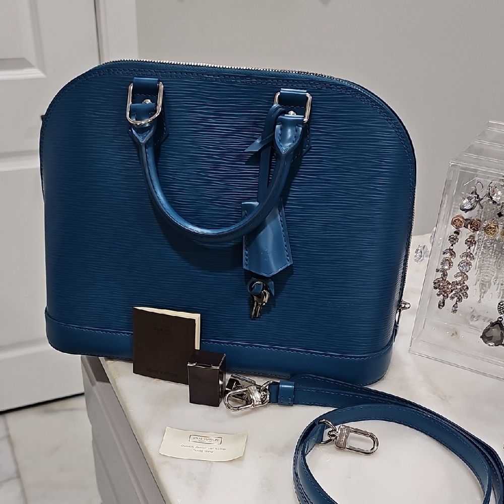 Elegant LV Cyan Epi Leather Alma PM Handbag